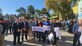 حضور ریاست محترم مجتمع به همراه معاونت آموزشی، پژوهشی دانشجویی ، مدیریت امور فرهنگی وجمعی از دانشجویان در مراسم امروز روز سیزدهم آبانماه